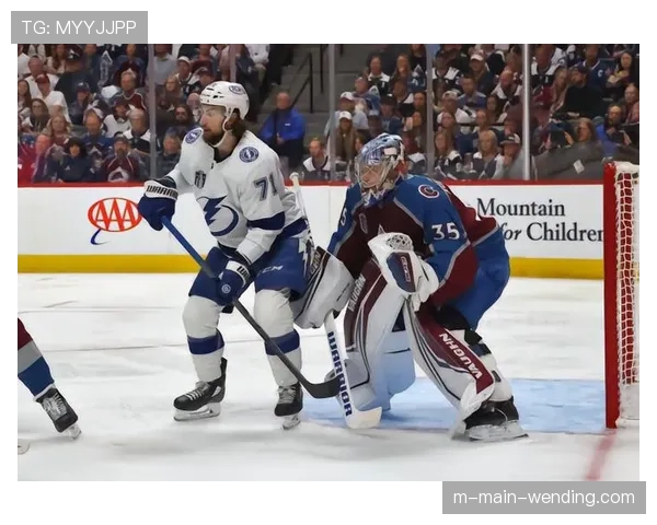 雪崩后卫马卡尔攻防俱佳，诺里斯奖实力再度彰显